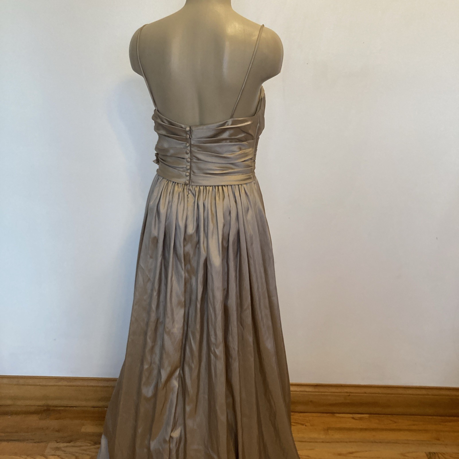 Watters and Watters size 6 beige long gown dress