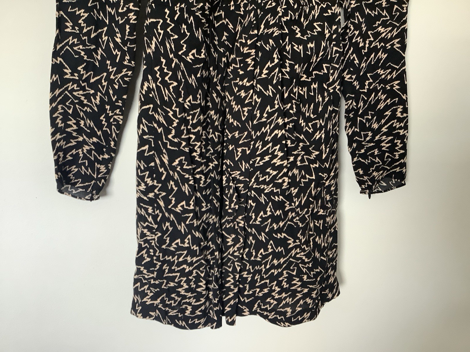 Reiss Julia Dress Size 6 Black Brown Zig Zag Pattern V Neckline Pleated To Waist