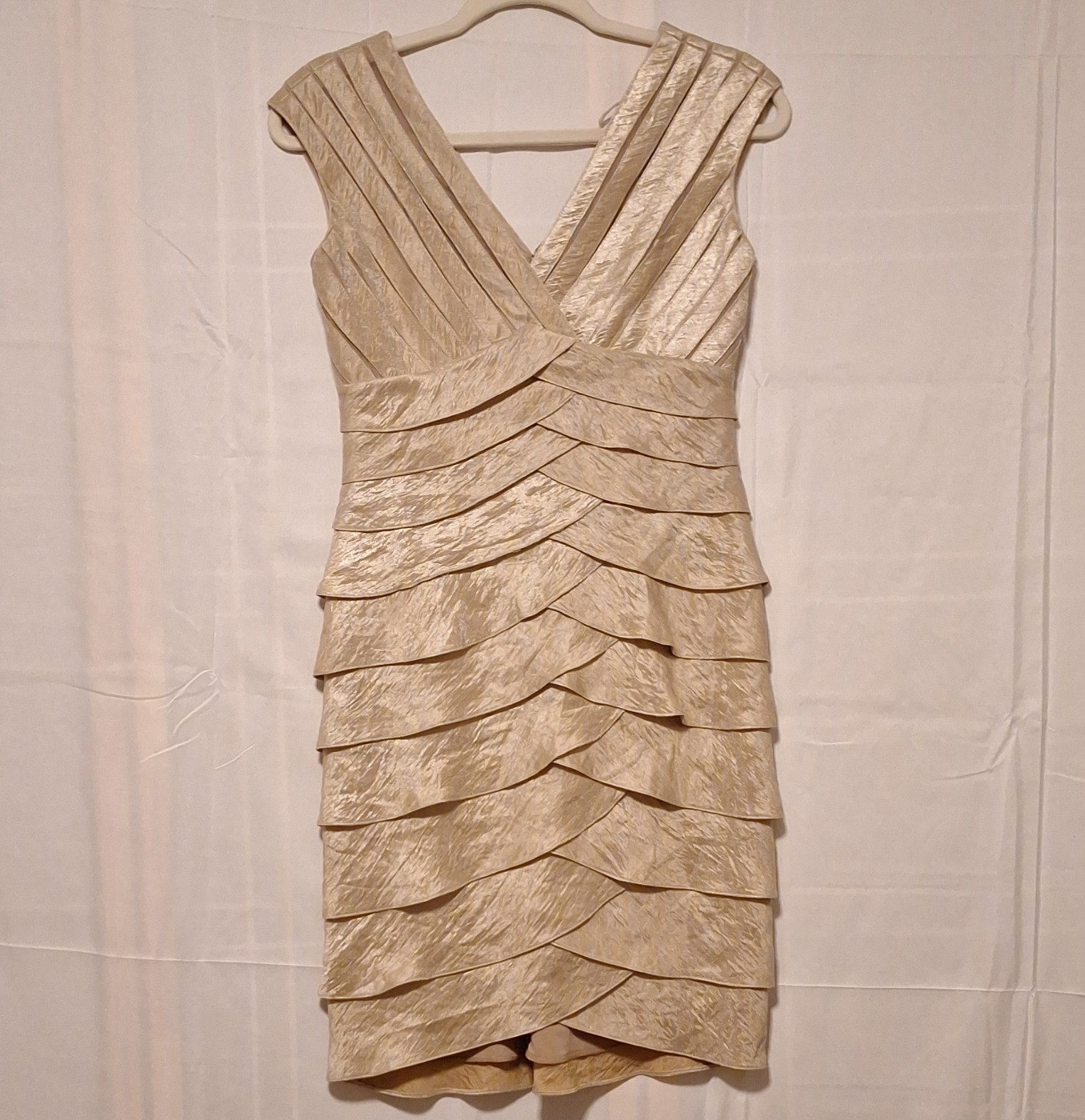 Sz 4P Adrianna Papell Petite Champagn Sheath Dress V-Neck Sleeveless Pleat Zip