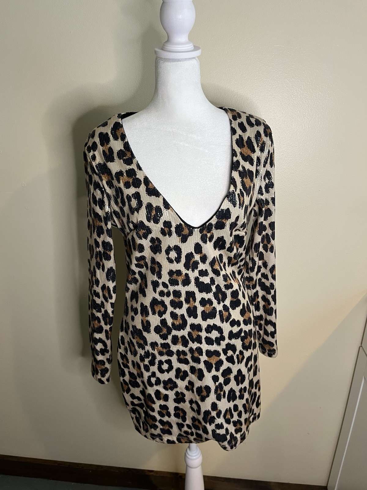Shoe Dazzle Women’s Long Sleeve Cheetah Print Mini Dress Sequined Size Medium