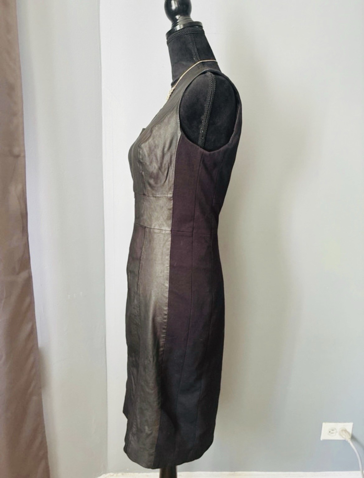 Classiques Entier Black Leather V-Neck Sleeveless Sheath Knee-Length Dress 6