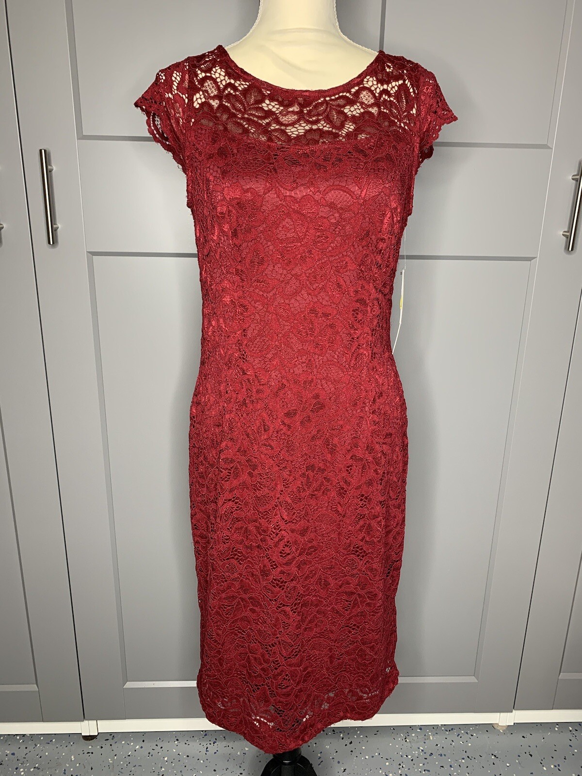 New Leslie Fay Wine Lace Dress Womens 8 Short Sleeve Midi Lined Zip/Hook closure