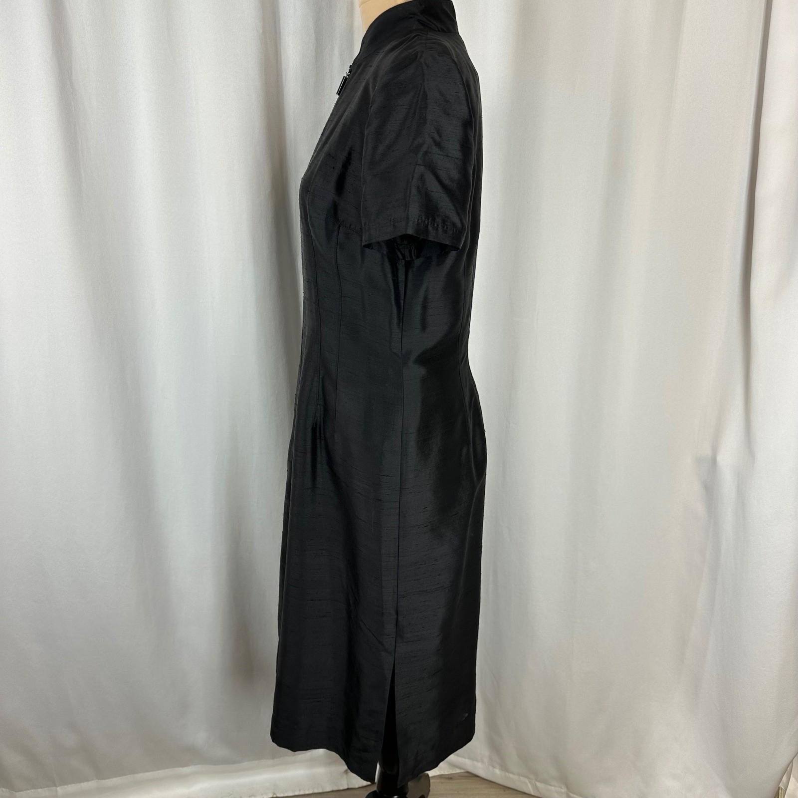 Dana Buchman Size 8 Black Silk Mandarin Collar Zip Sheath Dress