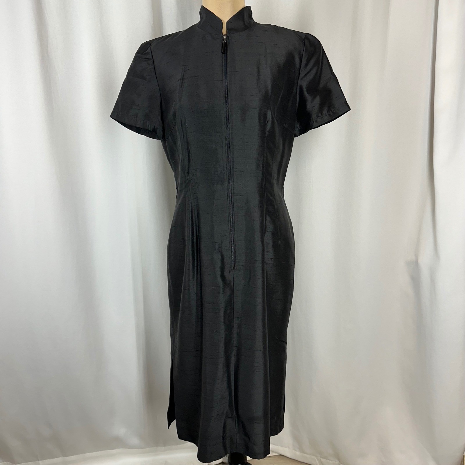 Dana Buchman Size 8 Black Silk Mandarin Collar Zip Sheath Dress