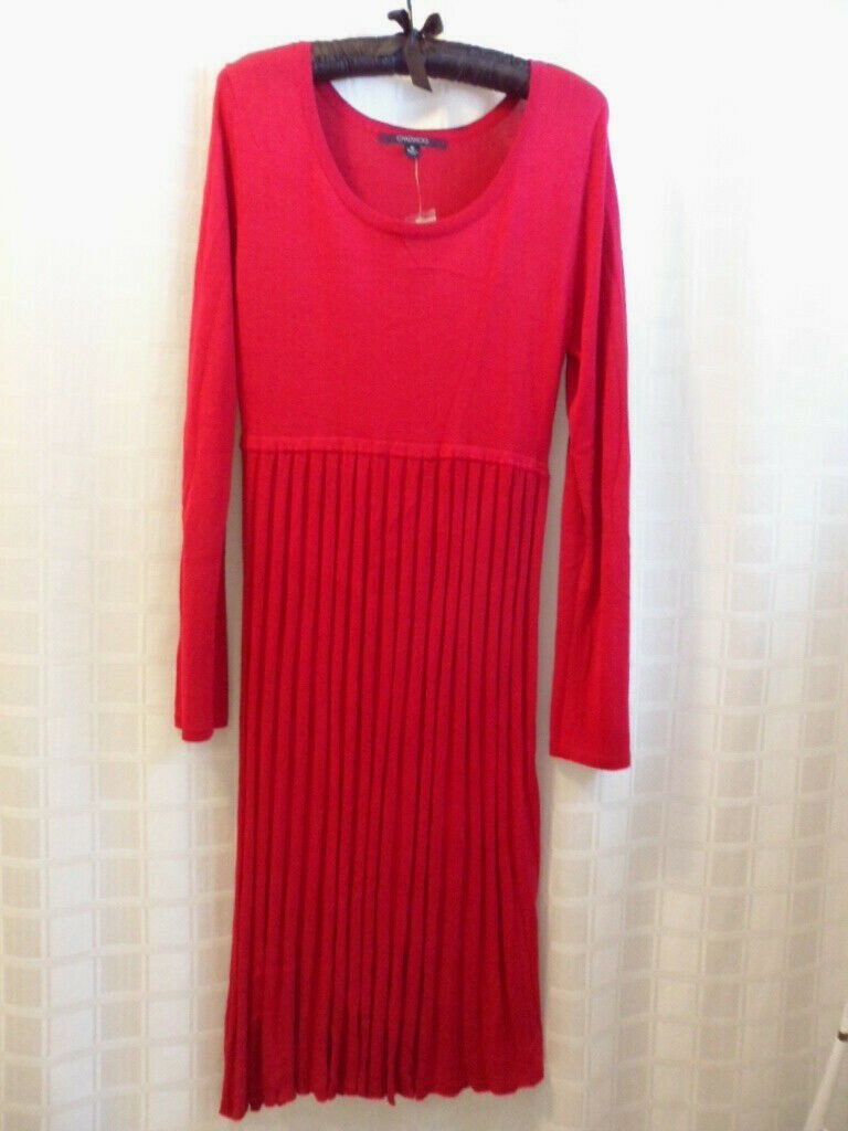 New CHADWICKS Size M Raspberry Red Pleated knit Dress 100% Rayon Long Sleeve