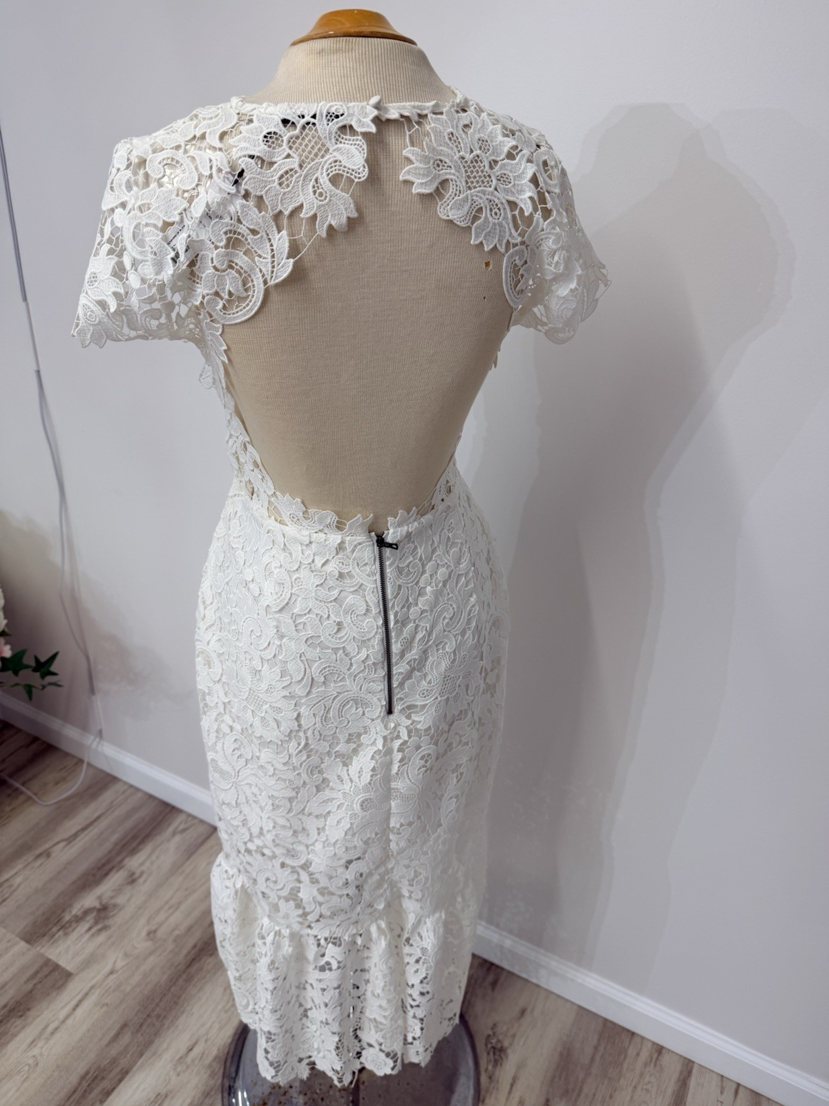 NEW the Column Lace Dress in White Size M