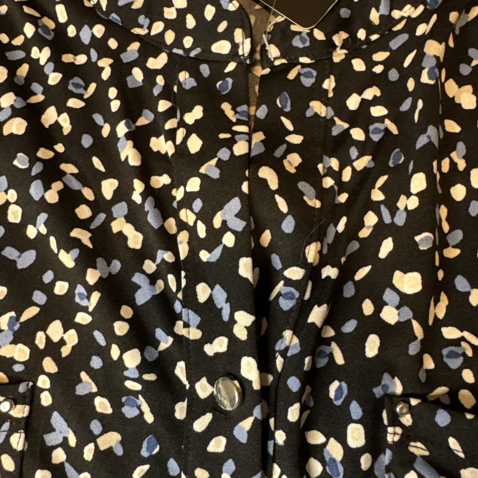NWT- Ava & Grace Breast Pockets Silver Stud Accent Matching Buttons Button Down