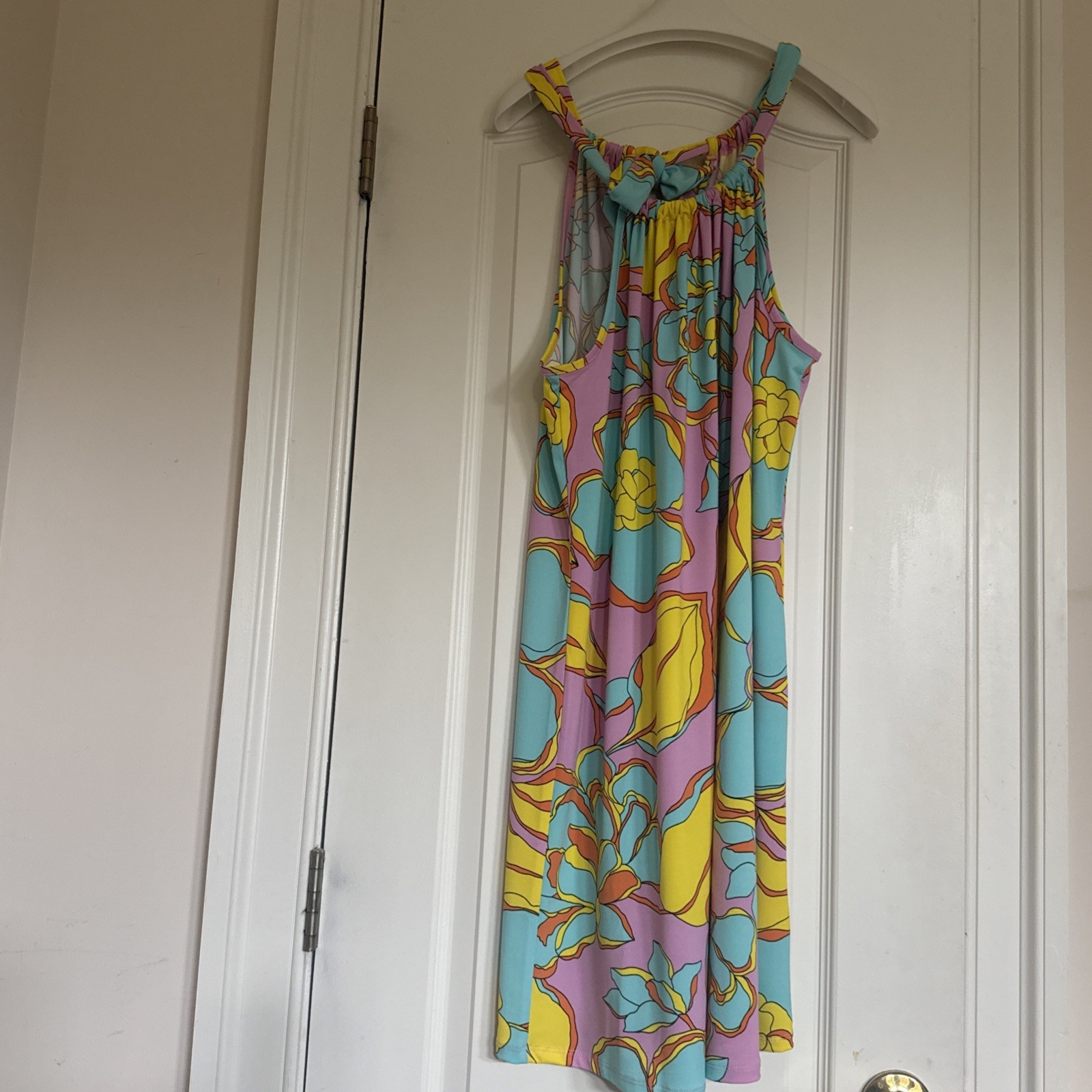 Pretty Trina Turk size M floral tie halter neck sleeveless dress women