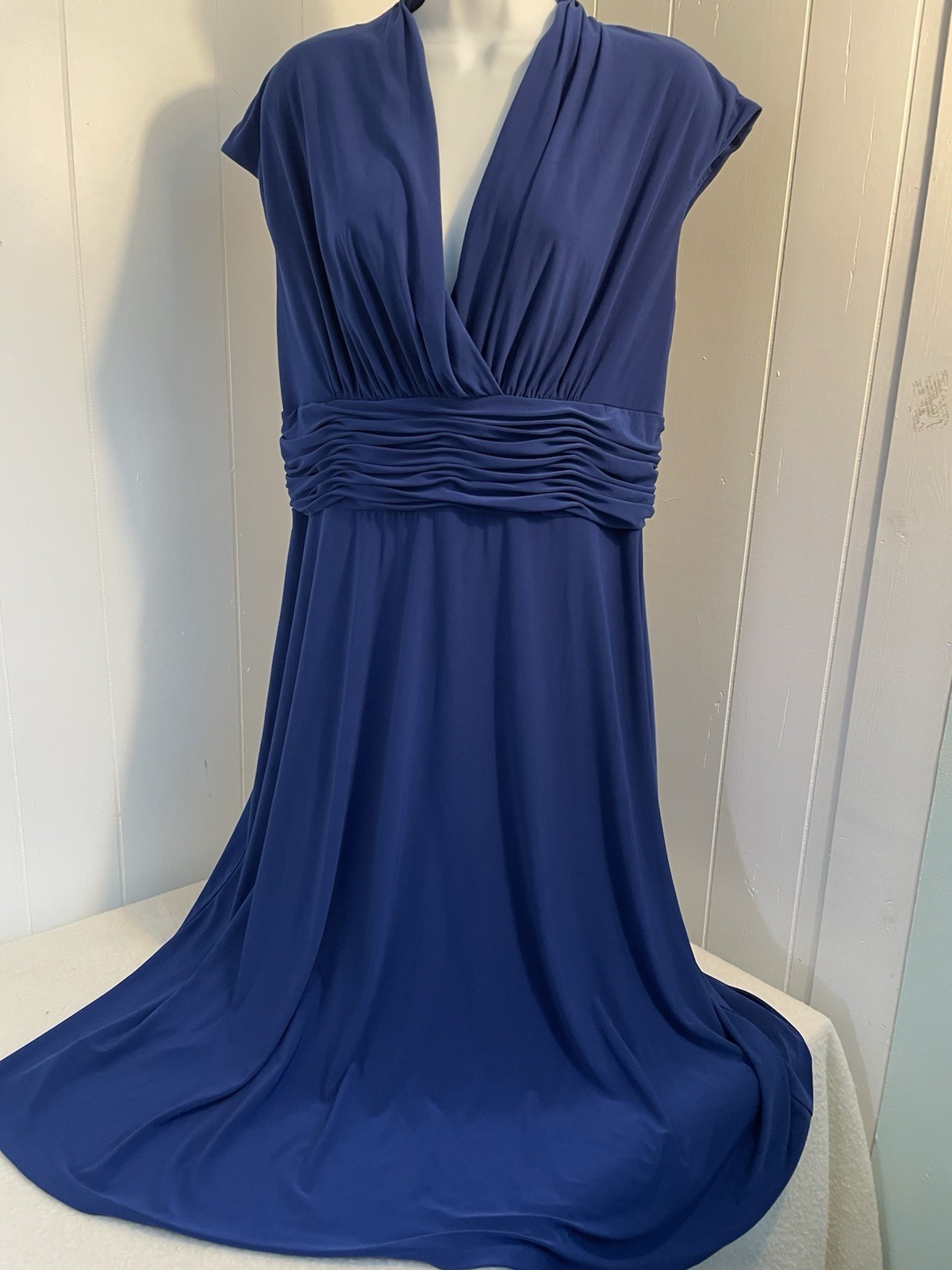 Evan-Picone Black Label Size 14 Royal Blue Dress Cocktail Wedding Swishy Ruching