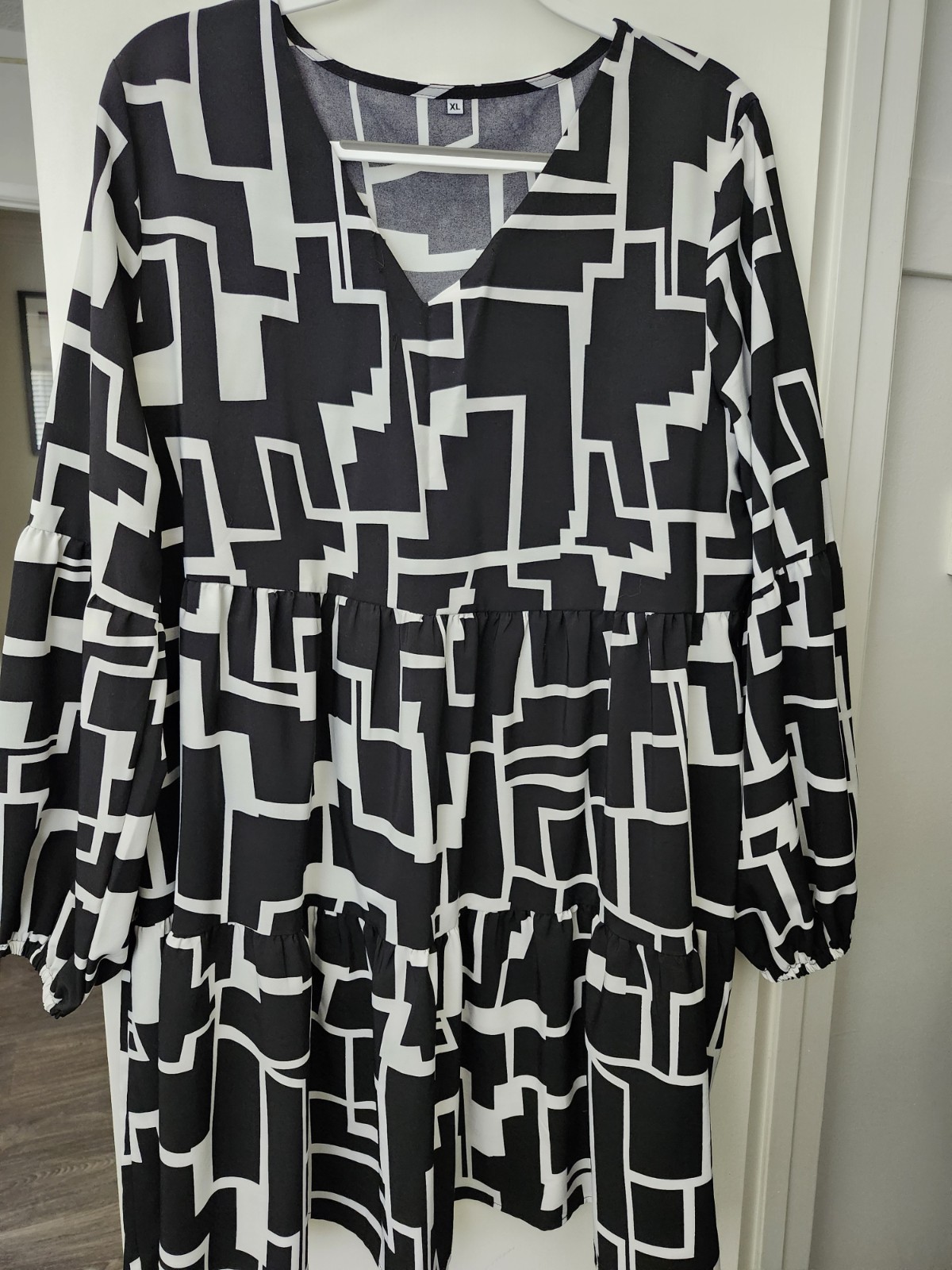 Women’s Geometric Dress Long Puffy Sleeve Size XL Black White