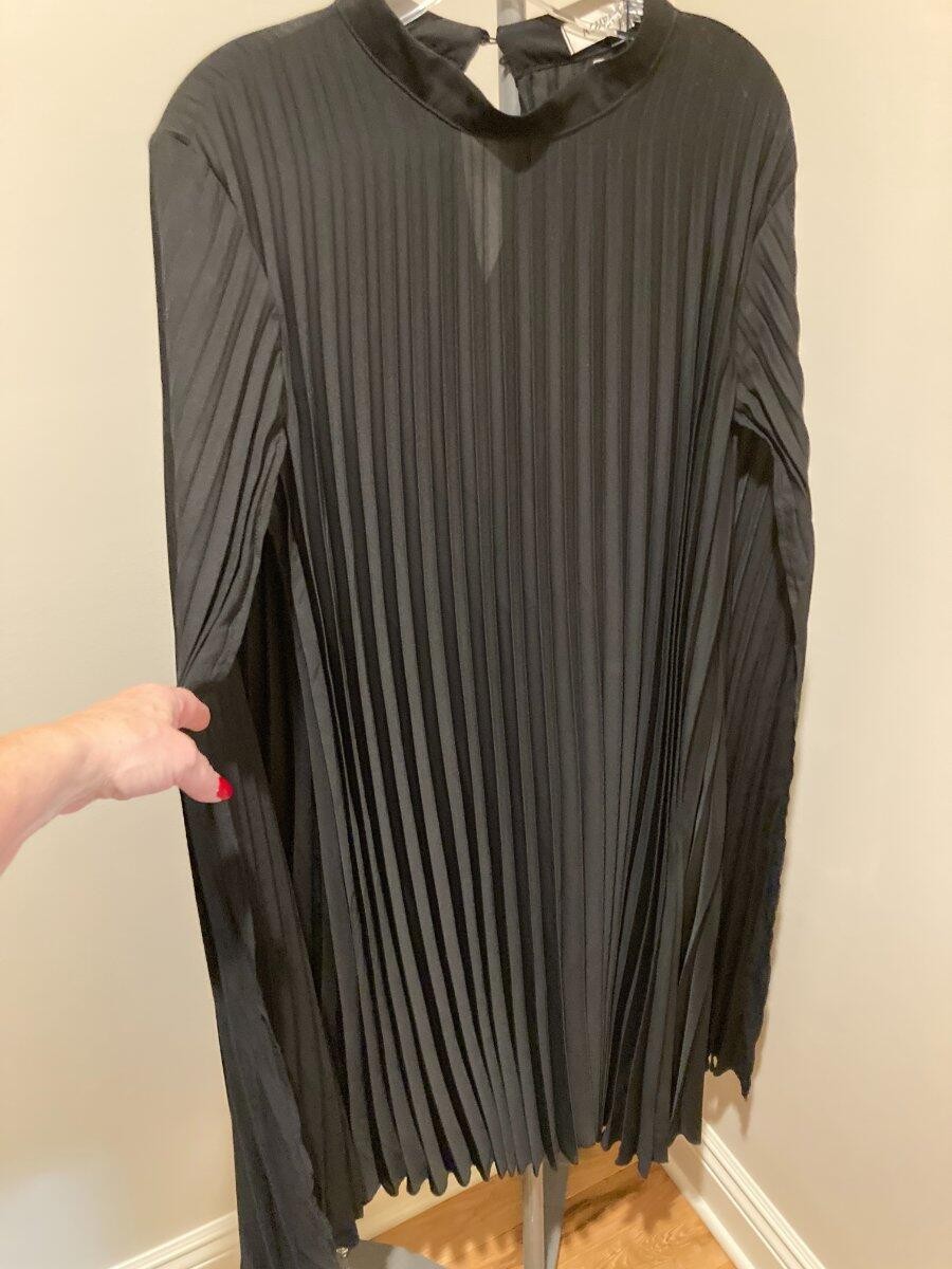 AOMEI NWT Stunning Elegant Solid Black Sleeveless Pleated Cape Sheath Dress