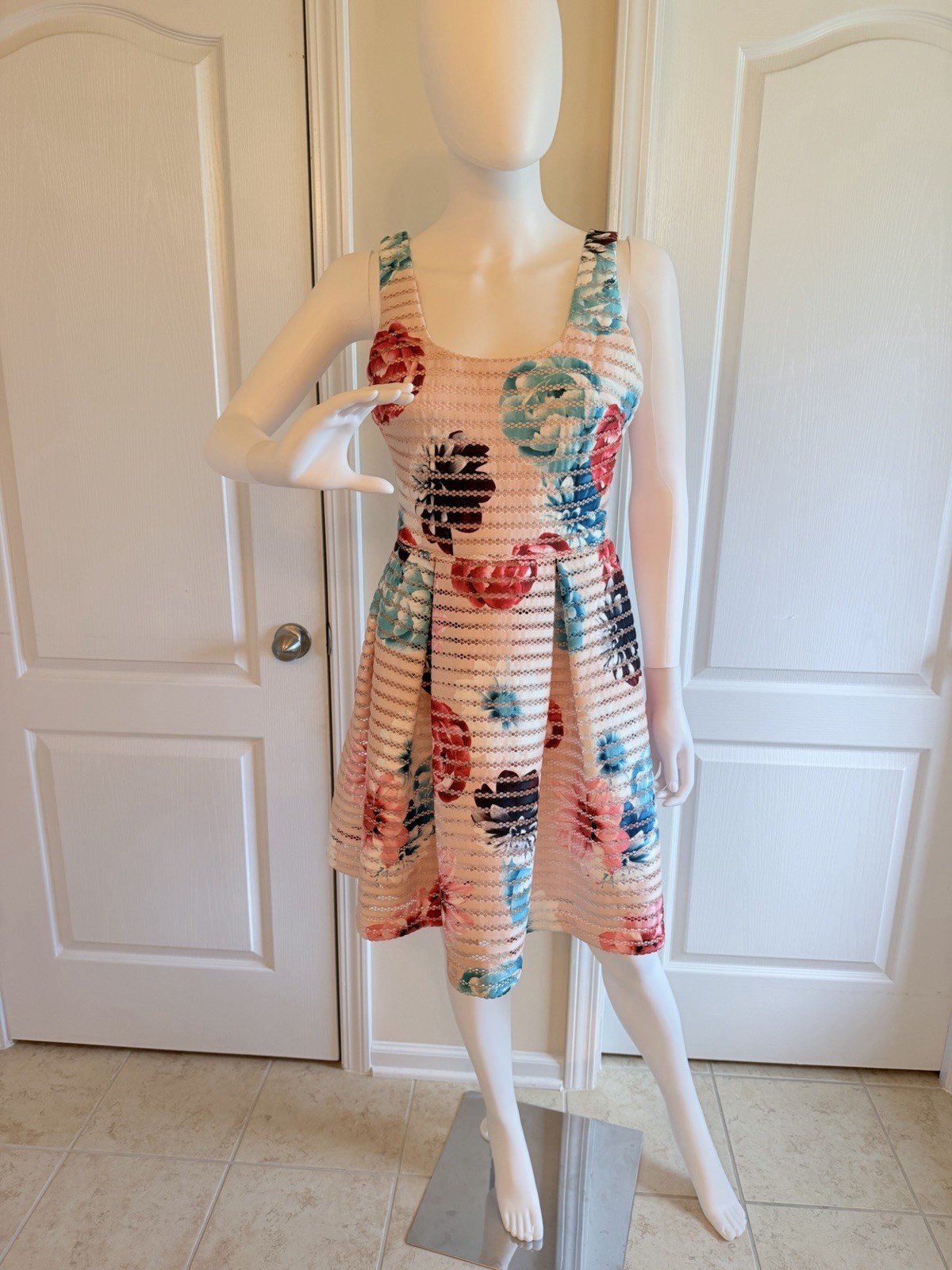 Guess Scoop-Neck Floral Print Fit & Flare Lattice Mesh Overlay Mini Dress Size 6