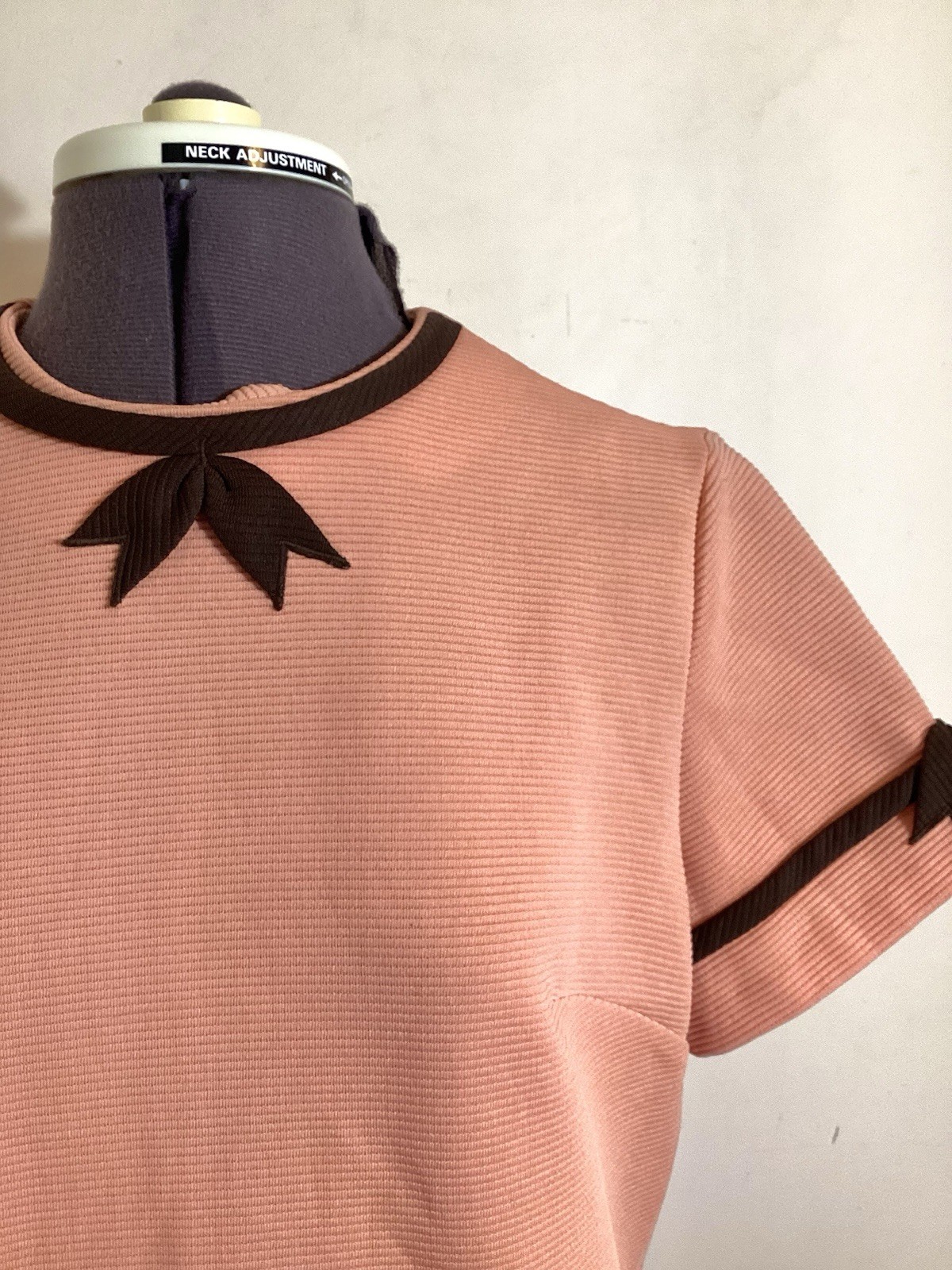 Handmade 60s Mod Retro Mini Shift Dress Size M Pink Salmon Contrast Bow Twiggy