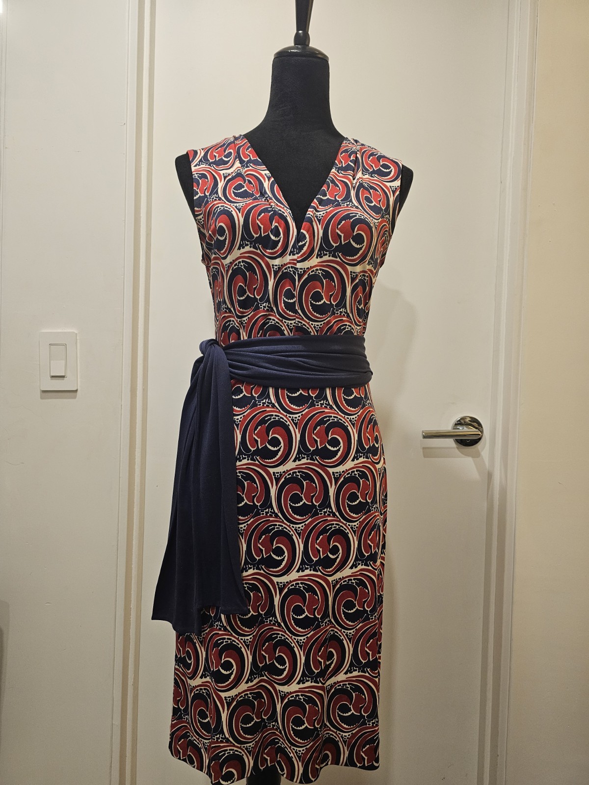 Tory Burch Women’s Blue Red White Abstract V-Neck Sleeveless Sheath Dress Sz S