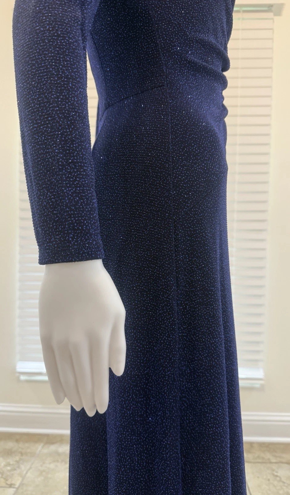 Maggy London Sequin Keyhole Neck Long Sleeve Cocktail Dress in Navy Blue Size2
