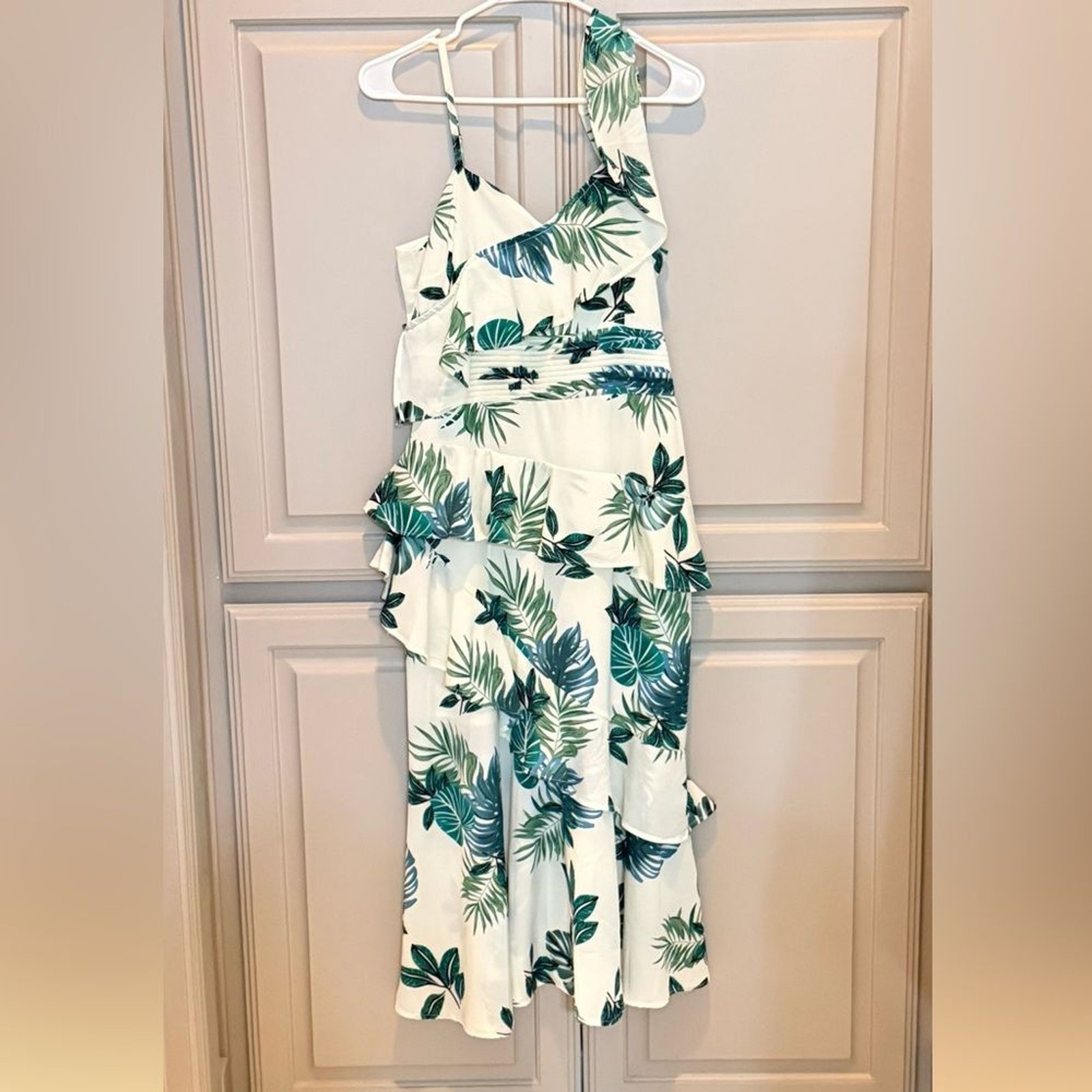 Walter Baker size medium leaf ruffle dress