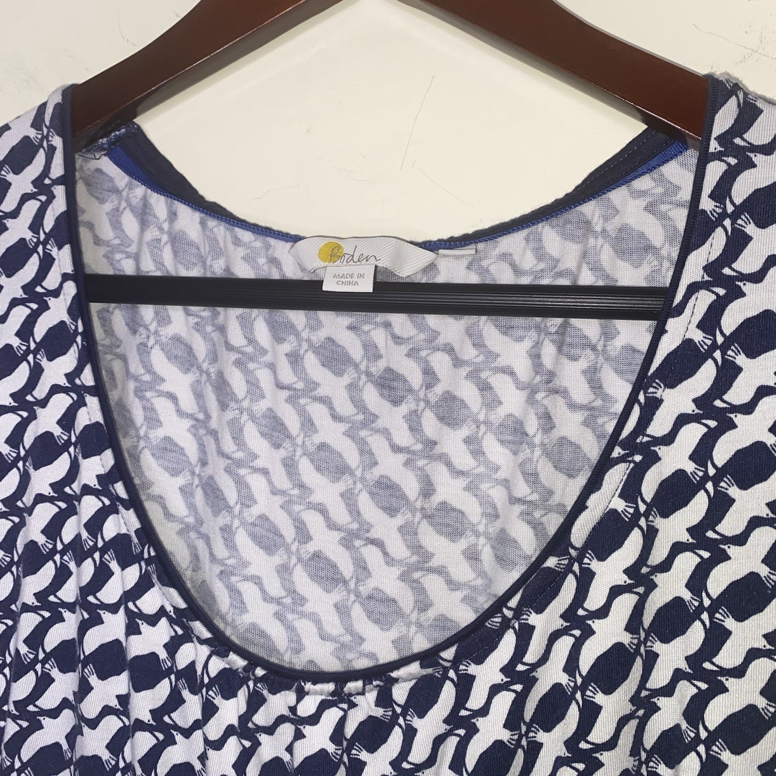 Boden Navy and White Dove Print Size 6R Midi Soft Short Sleeve Dress