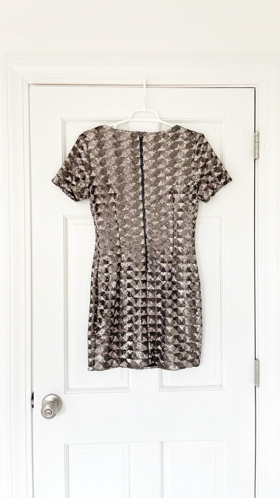 POOKIE & SEBASTIAN dress size M sequins tan silver mini shortsleeve