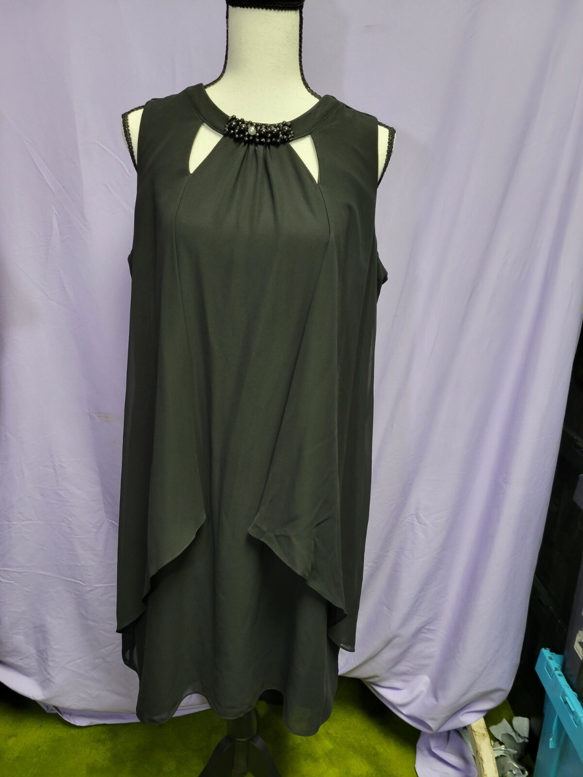 S.L. Fashions Woman’s Sleeveless cutout Beaded Neck Dress Size 12. Keyhole Back.