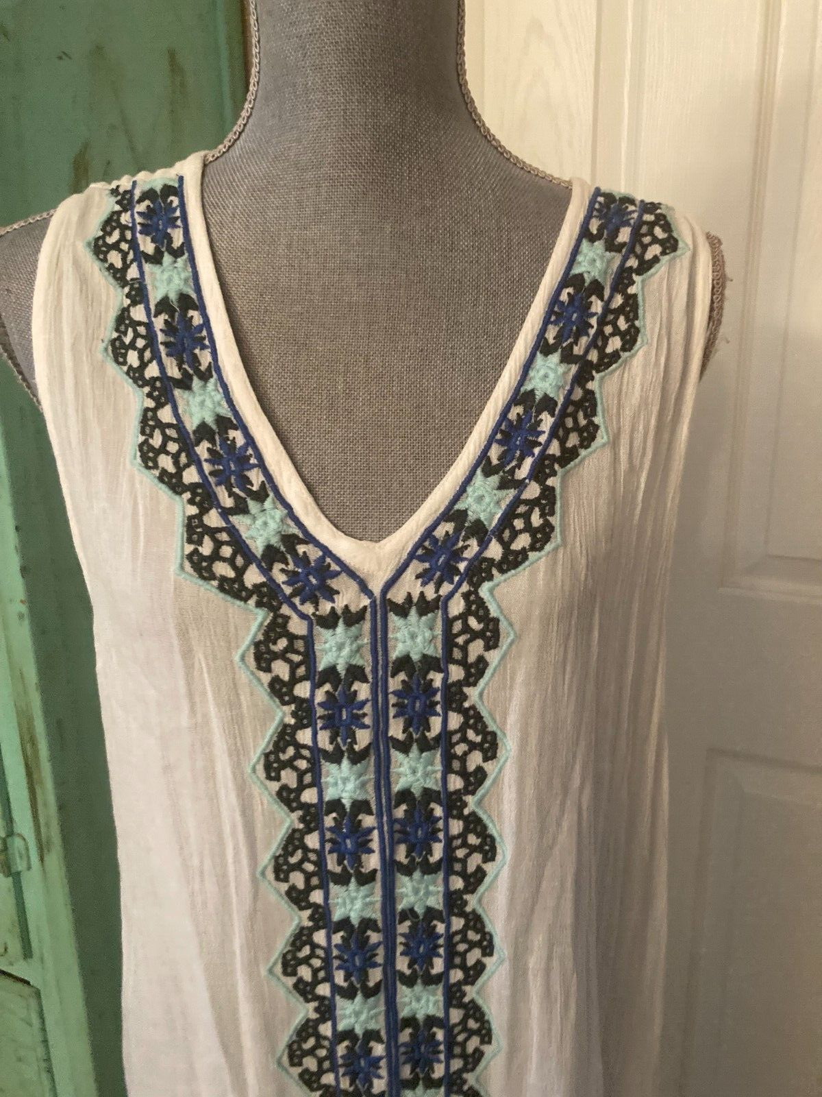 CUTE OPTIONS, SLEEVELESS, WHITE, EMBROIDERED, IRREGULAR HEMLINE, V-NECK DRESS, M