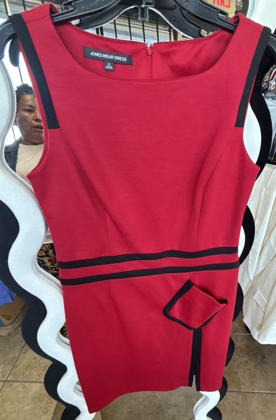 Jones Wear Dress Red/Black Colorblock Sheath Sleeveless Knee Round Neck 8