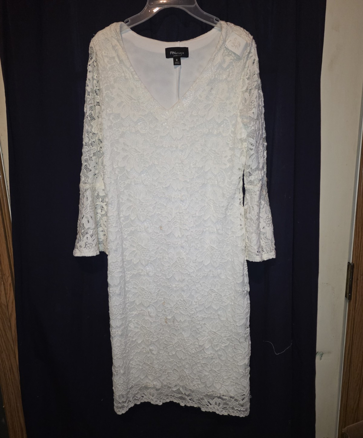 RN Studio by Ronni Nicole White Floral Lace V-Neck Lined Sheath Dress 6