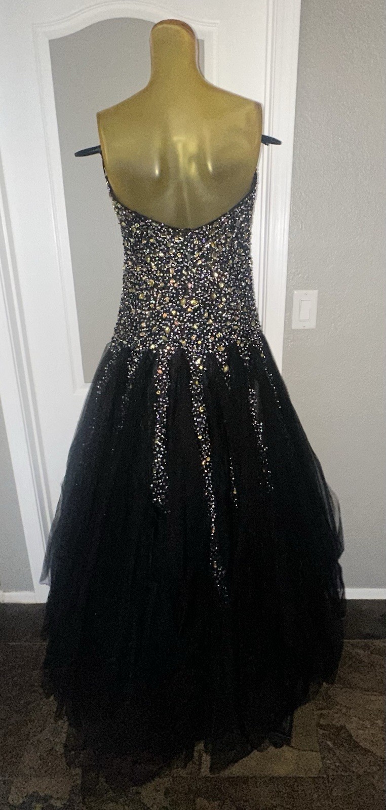 Jovani Formal Dress Size 10 Sleeveless Beaded Black side zip RN 81120 Beautiful