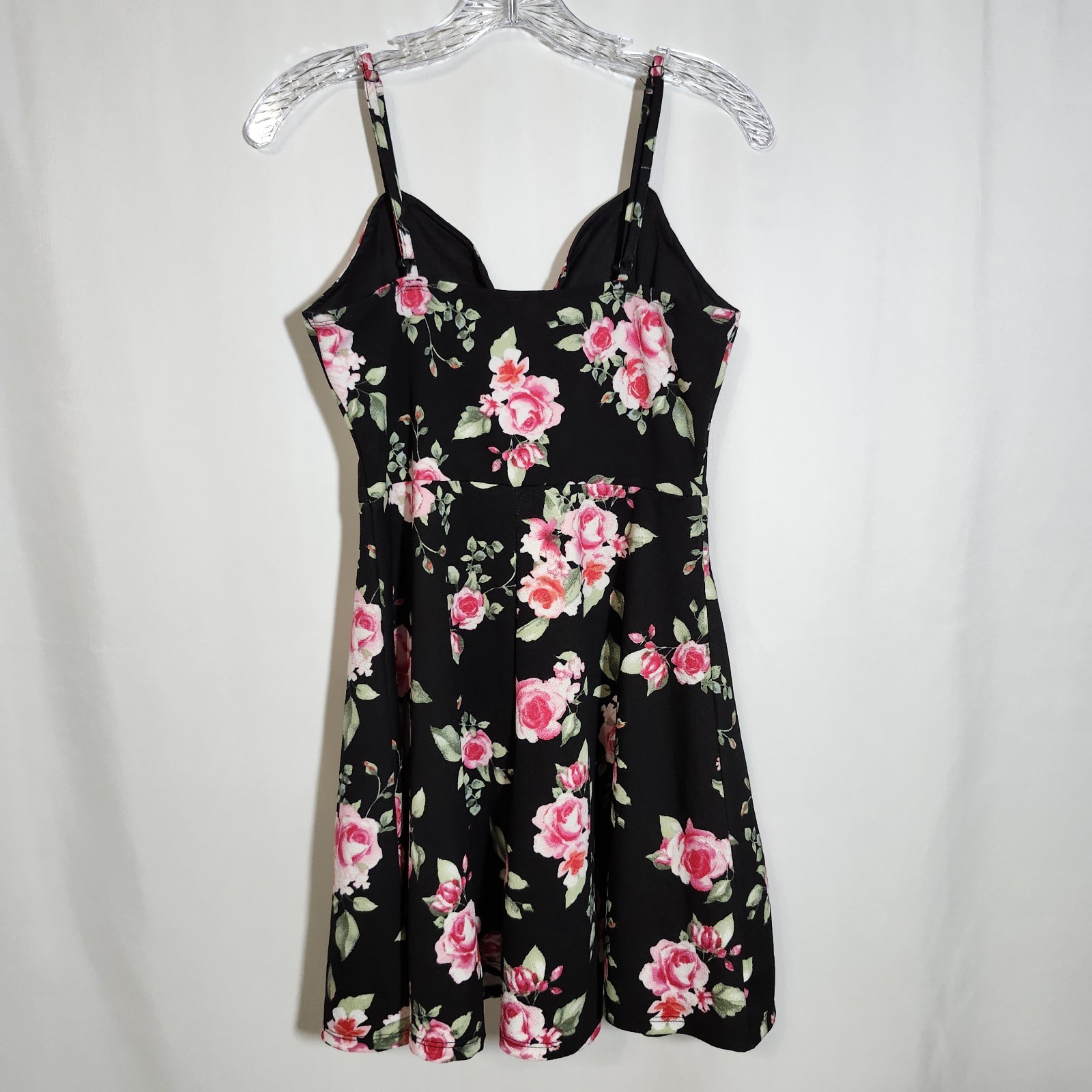 No Boundaries Women’s Size 7-9 Spaghetti Strap Black Floral Dress Roses