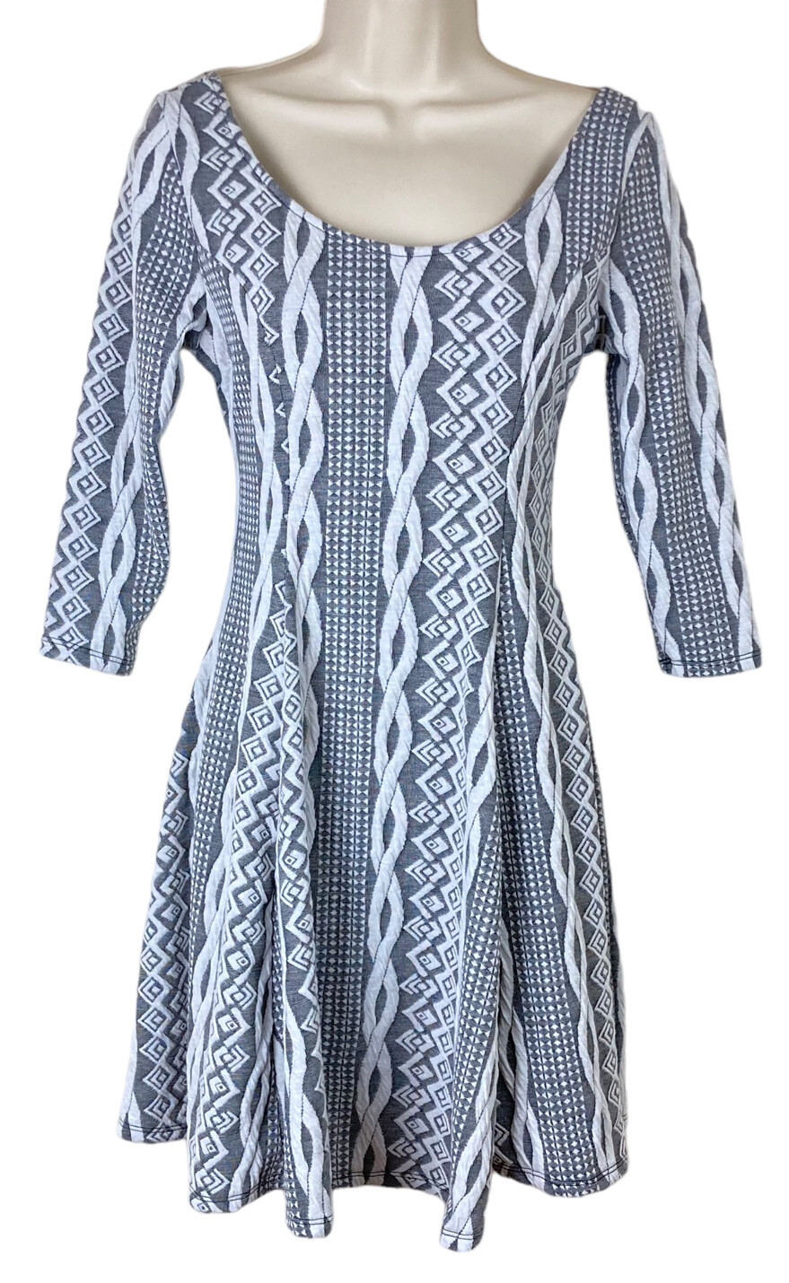 Aiden y Medium Womens Skater Dress Grey White Fit Flare Geometric 3/4 Sleeve