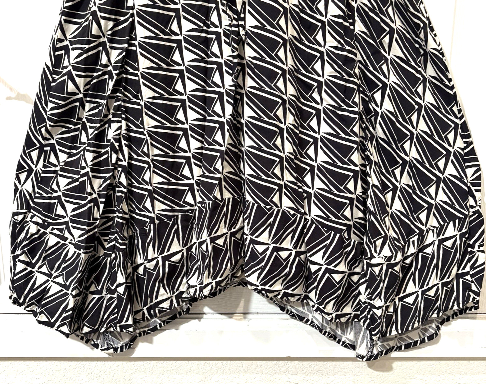 Millenium Black White Geometric Button Front Dress Size M Asymmetrical Hem EUC!!