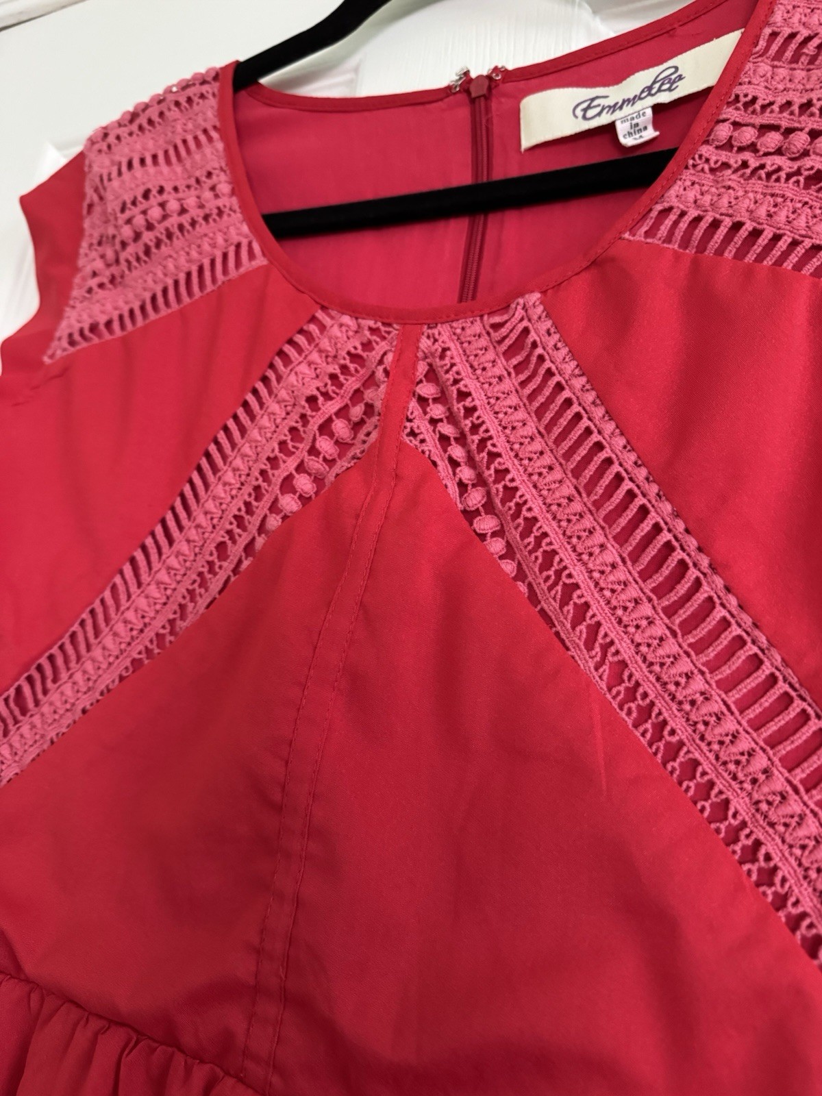 Emmelle Red Solid A-Line Dress Lace Accents Scoop Neck Knee Length Size M