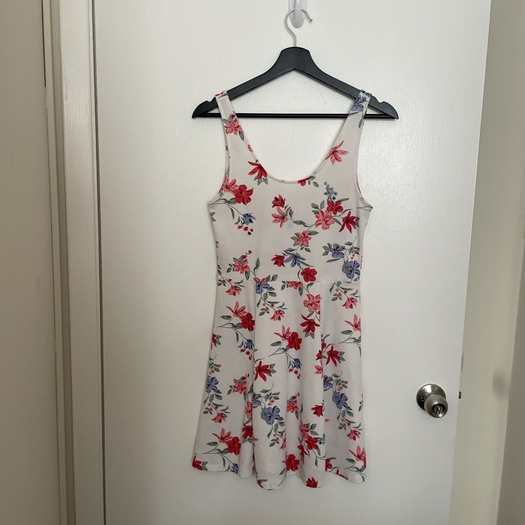 Cute Woman’s Small White Floral Mini Dress Pink, Red & Blue Flowers Size 6