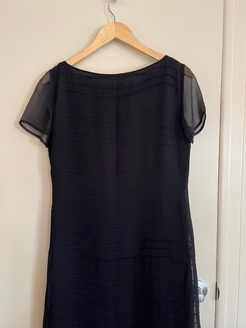 Dana Buchman Sz 4 Black 100% Silk Sheer Lined Short Sleeve Long Maxi Dress