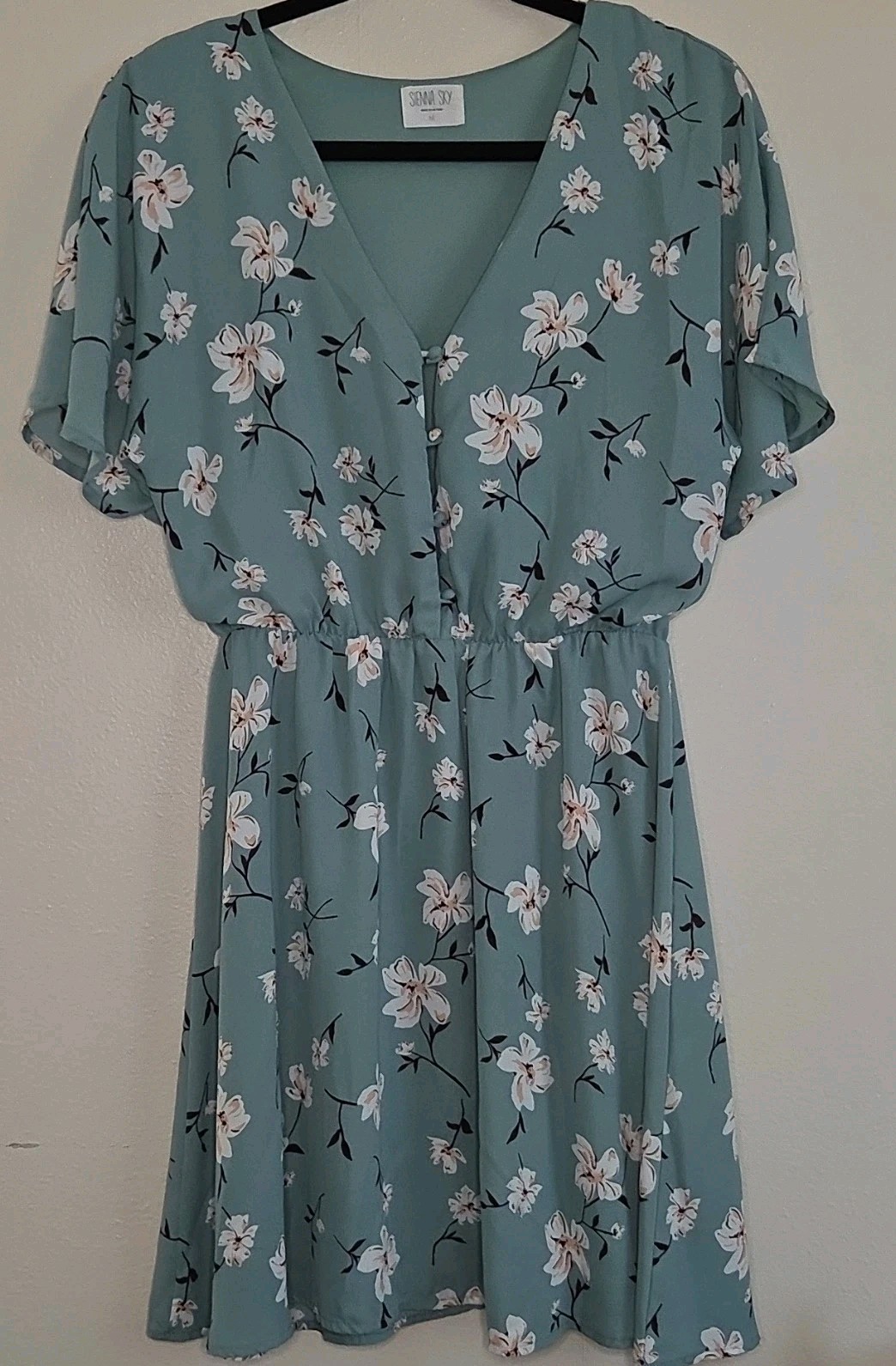 Sienna Sky Women’s M Blue/White Floral V-Neck Flutter Sleeve Knee Dress