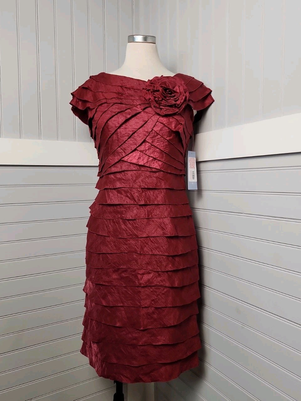 London Times Shutter-Pleat Tiered Cocktail Dress Womens 8 NWT Deep Red Rosette