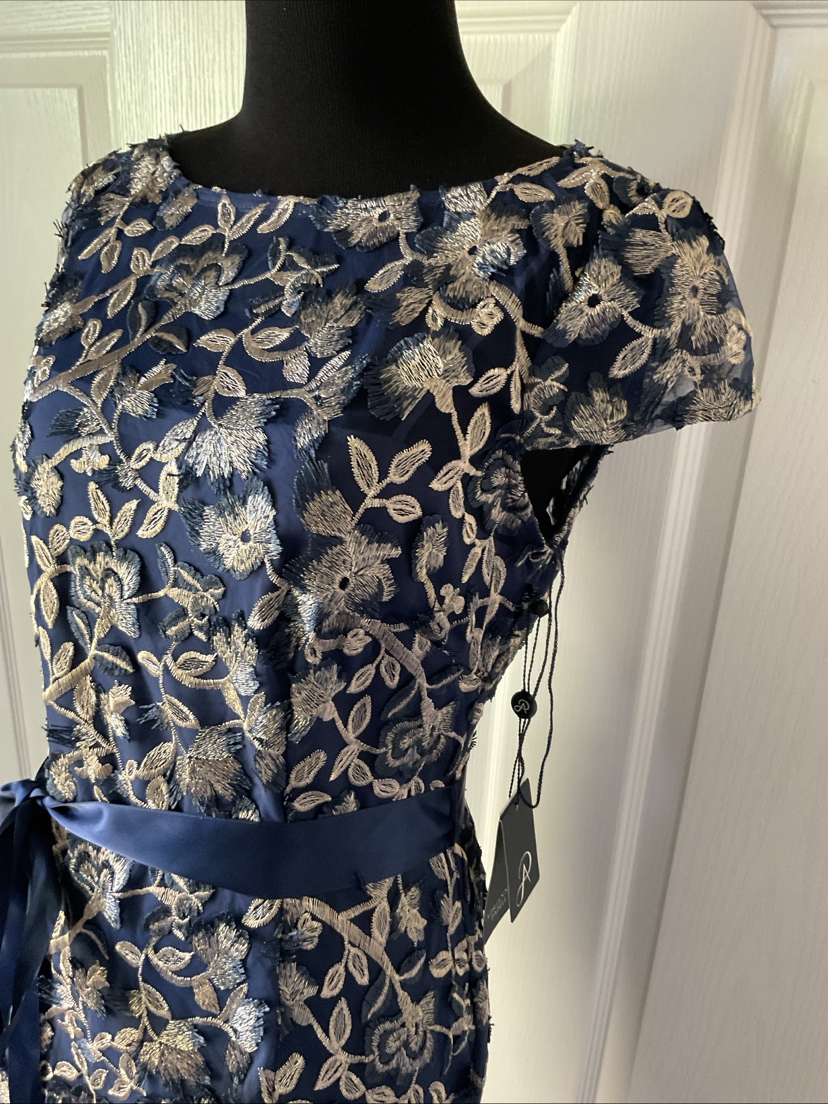 Adrianna Papell Women’s 3D Embroidered Column Gown Navy/Rosegold Size 4 NWT