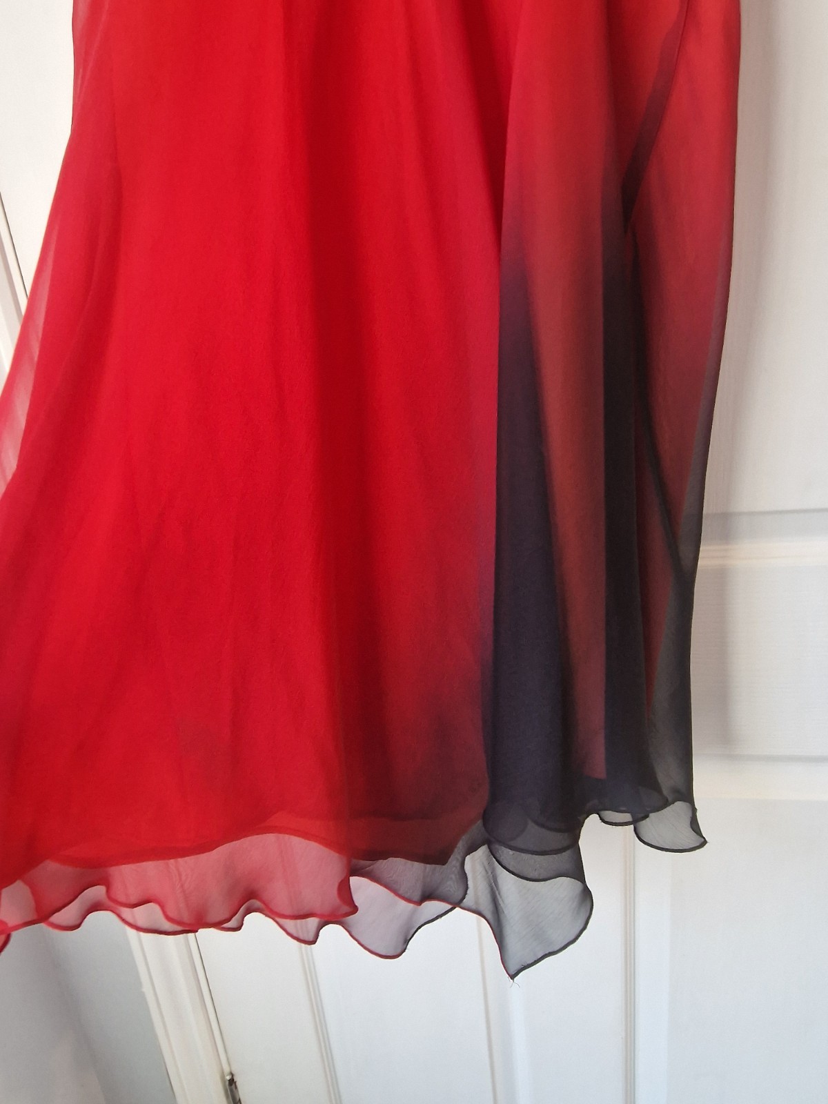 #ladies Debut Knee Length Dress Special Occasion Ombre Red/black. Size 12