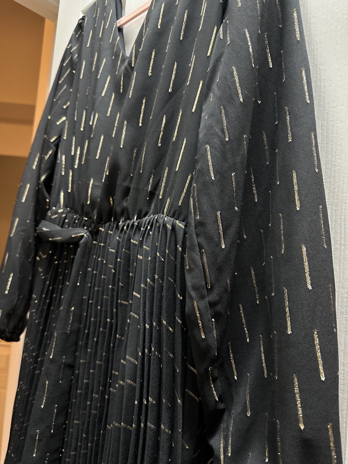 Tahari Black and silver/gold stripe lurex pleated dress with belt Size 8
