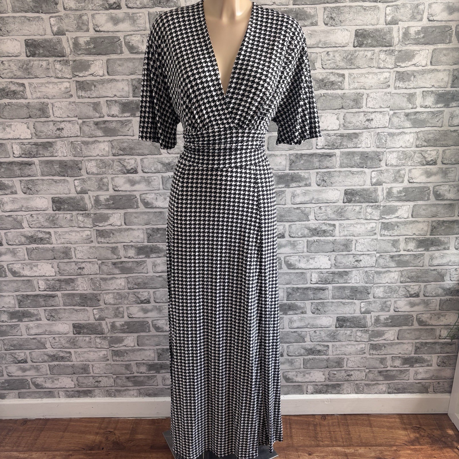 068 Black White Check Angel Sleeves Floaty Style Long Maxi Dress Size 18