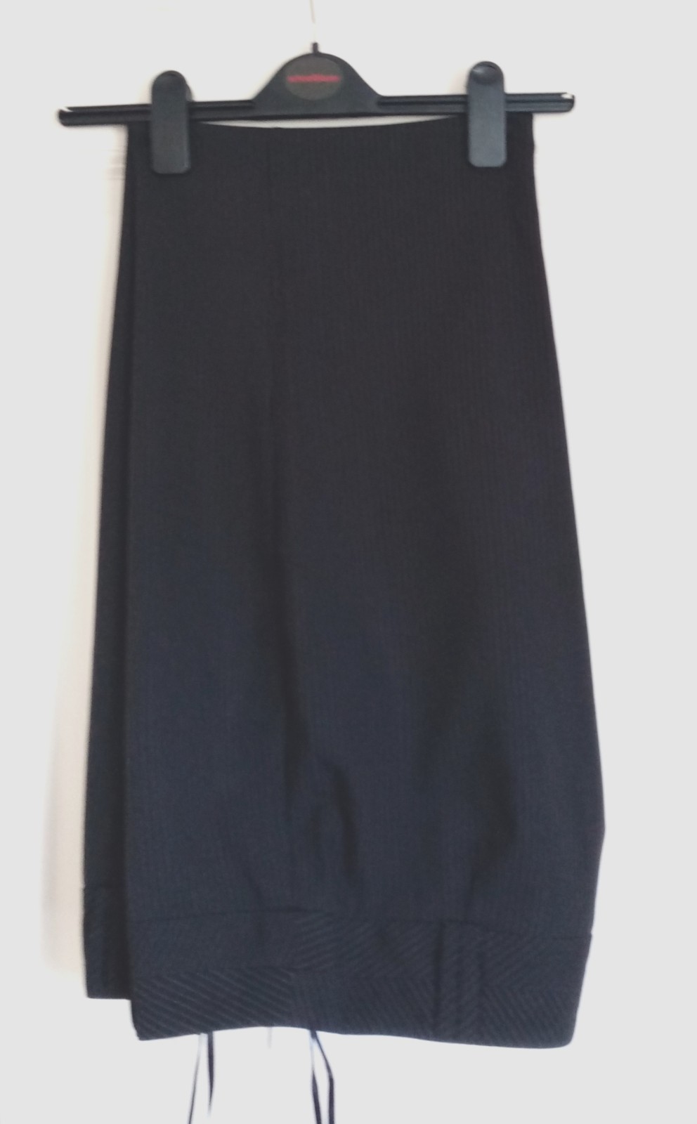 WOMEN BLACK STRIPPED 2 PIECE OFFICE TROUSERS SUIT JACKET. SIZE 14