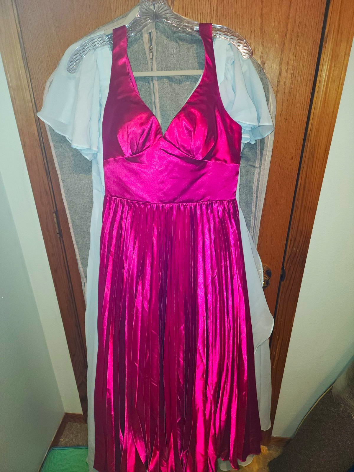 Women’s Burgund Satin Pleated V-Neck Strappy Sleeveless A-Line Midi Dress Size 8
