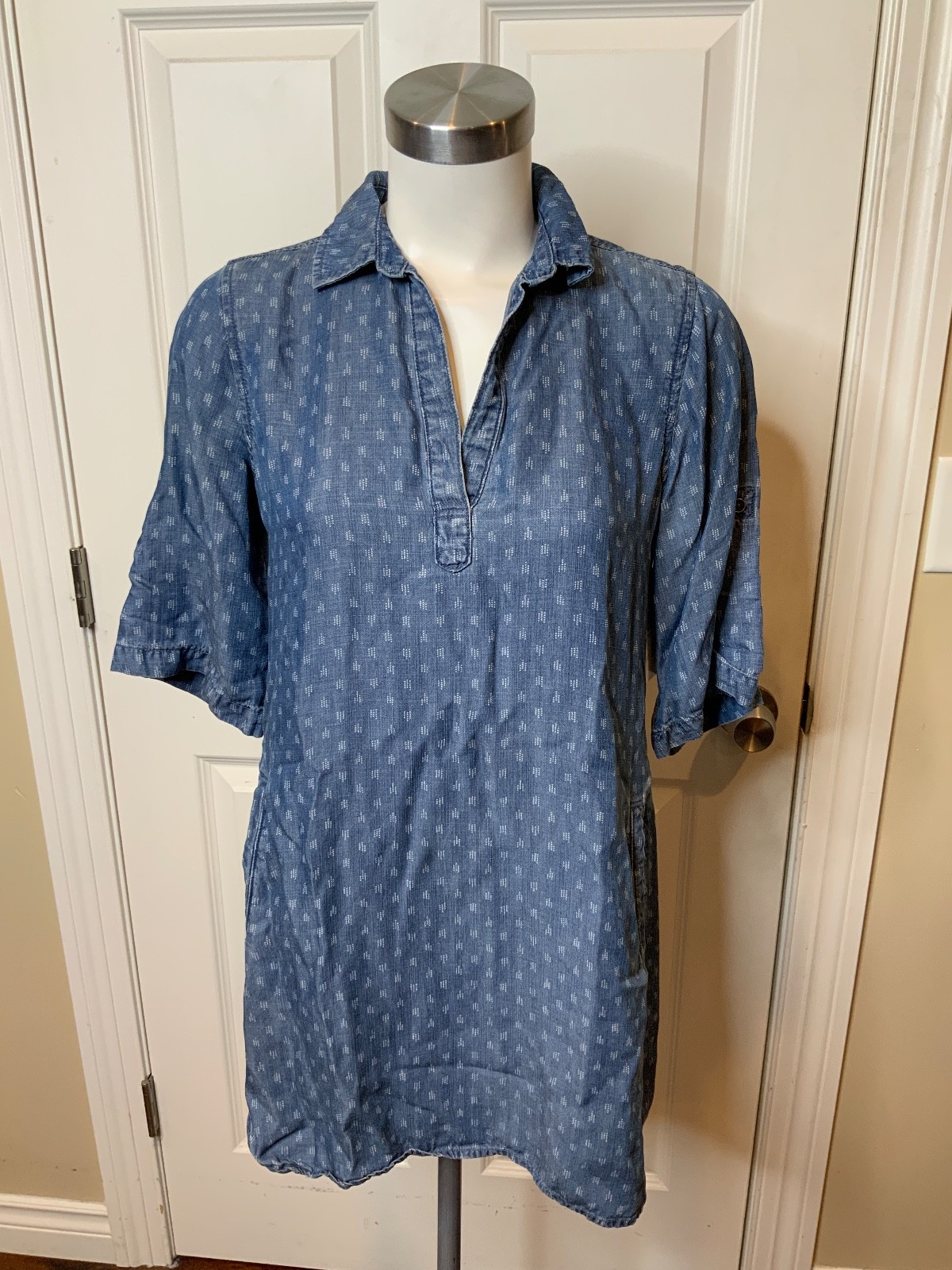 Cloth & Stone Medium Wash Chambray Denim Collared Patterned Shift Dress, Size XS