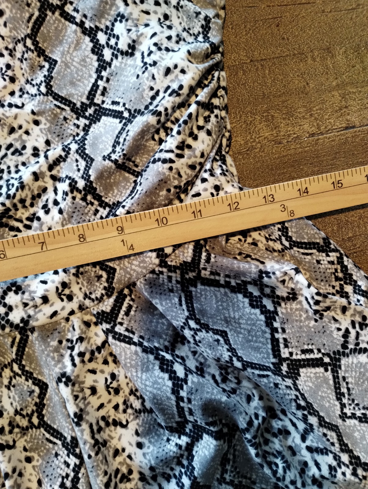 Women’s Sleeveless Strapless Snake Print Dress With Fitted Legs Size Large