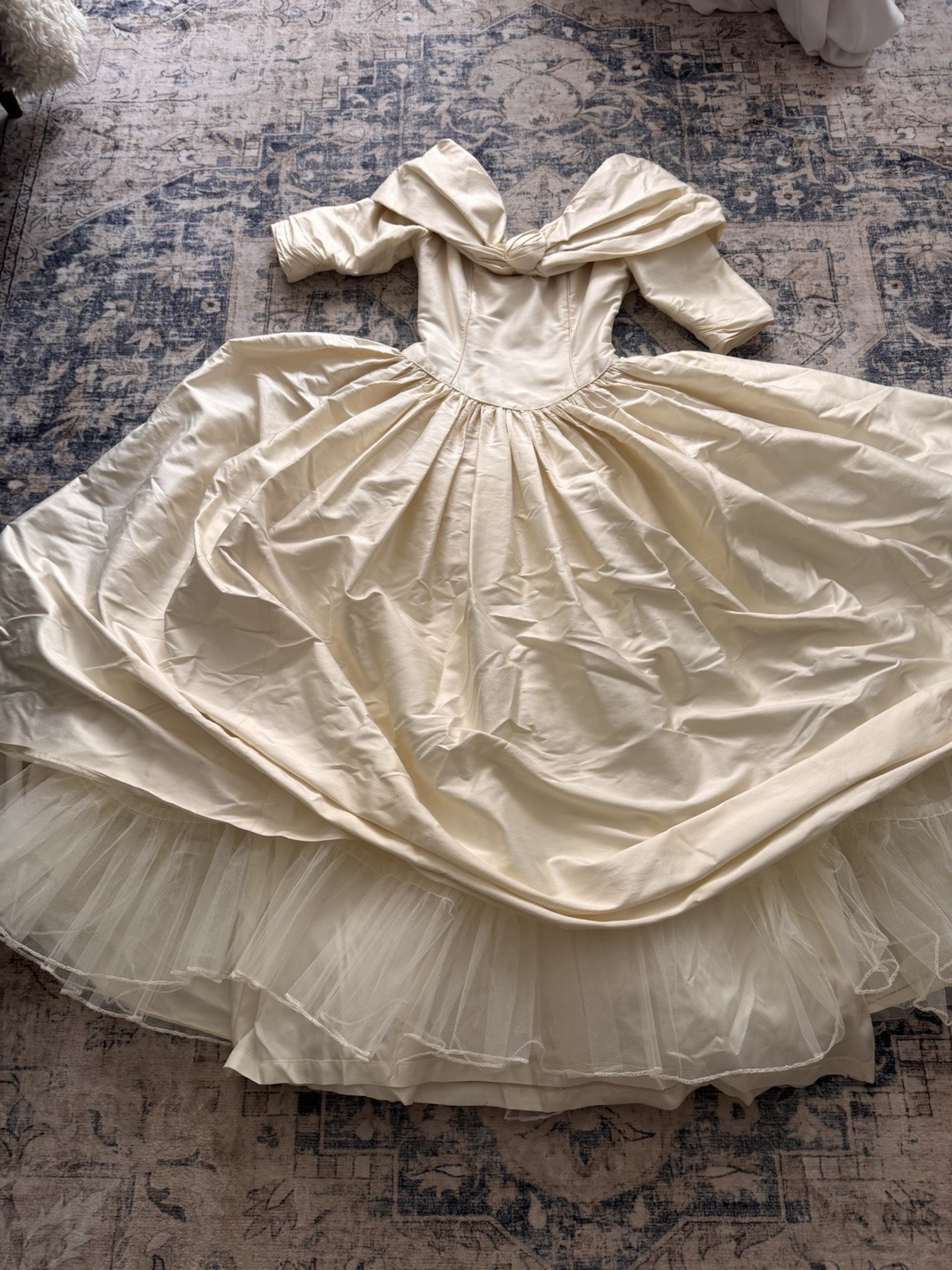 Gorgeous Silk Annalise Sharp London Gown Excellent Condition.