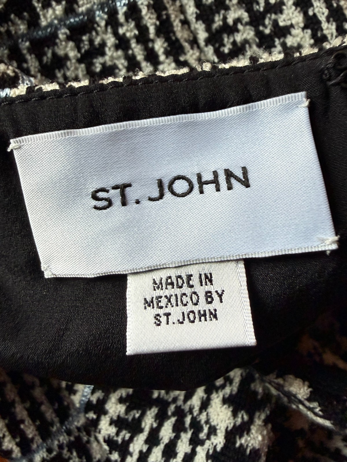 St. John Tweed Plaid in white black blue Sleeveless Sheath US Sz L Charity DS31