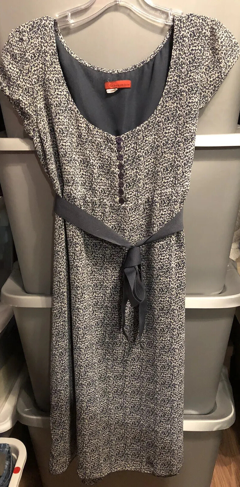 Tapemeasure gray short sleeve knee length dress size 8