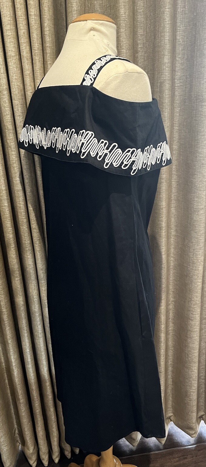 Opening Ceremony Embroidered Off The Shoulder Dress in Black – Size 2