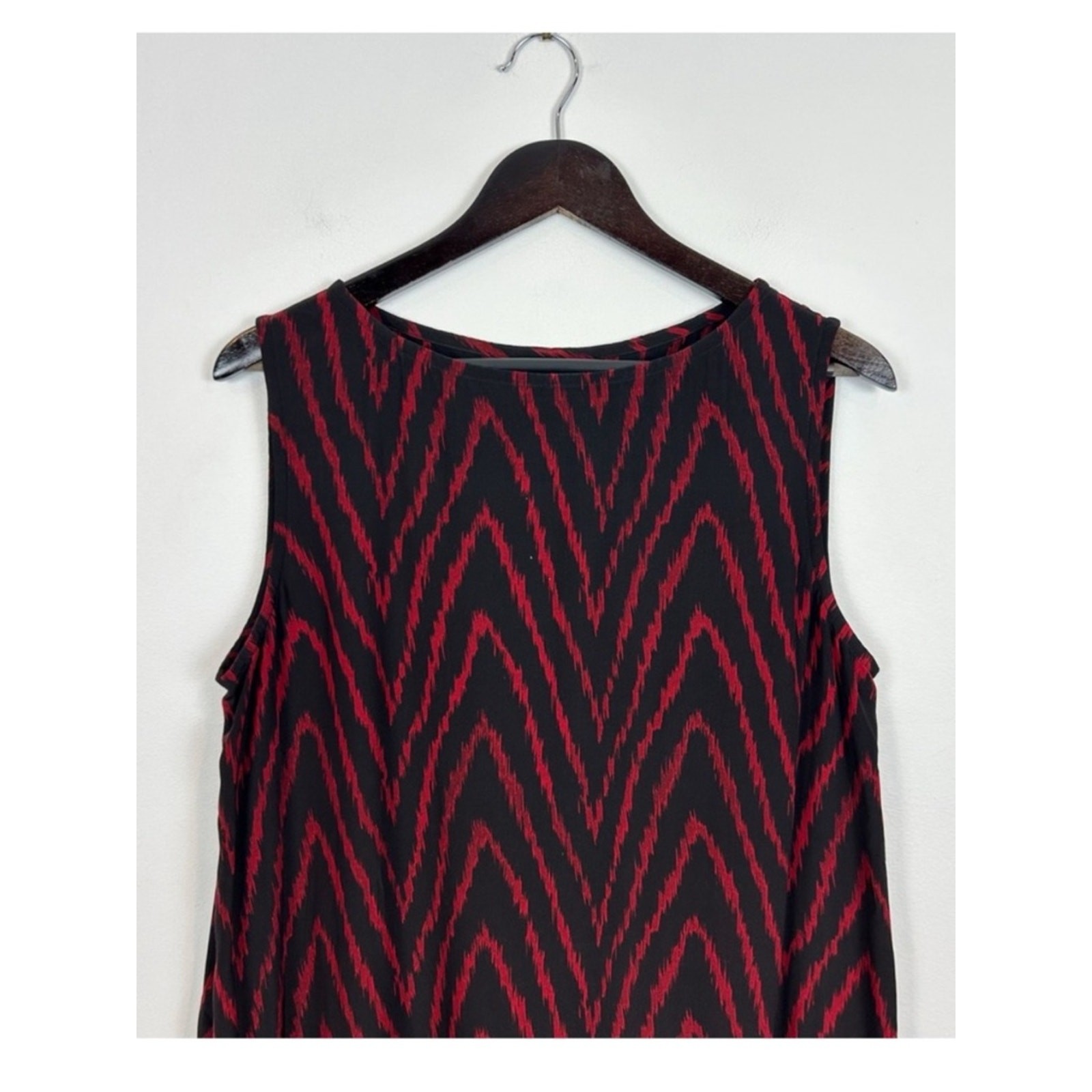 Finity Naturals Sleeveless Maxi Dress Women’s Size Large Black and Red Chevron