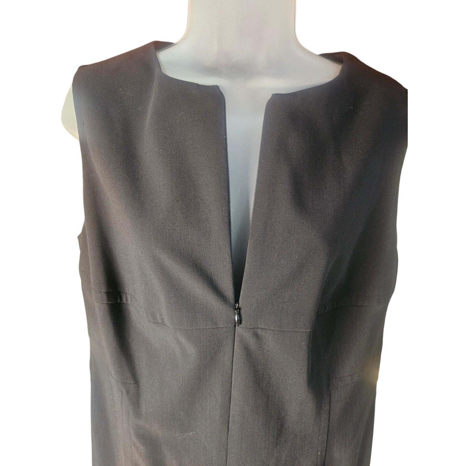 Akris Punto Black Shift Dress Sz L Lined Front Zip Up Above the Knee Lgth