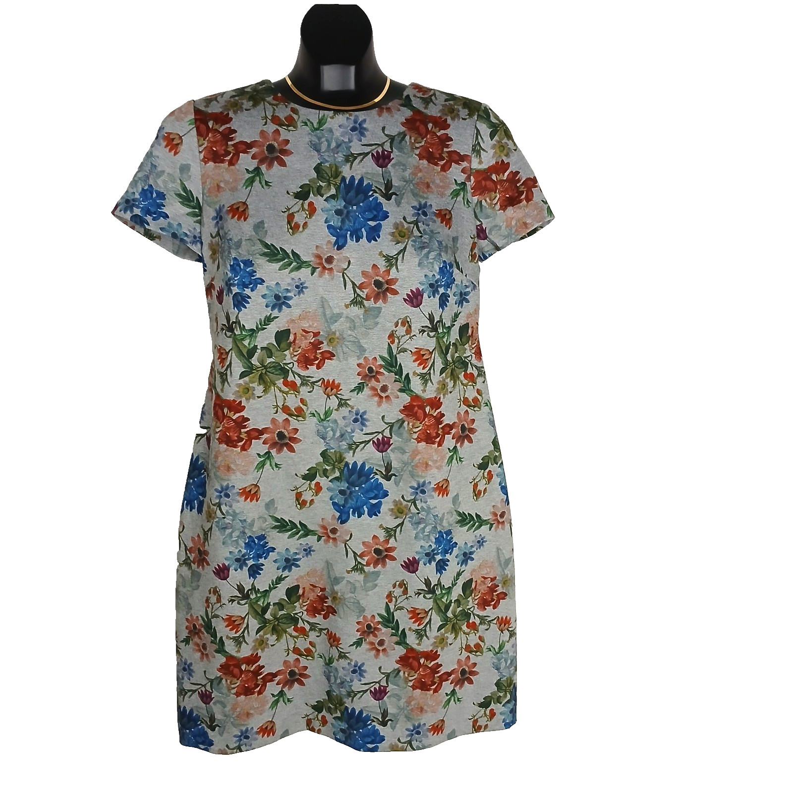 Calvin Klein Elegant Classic Sheath, Round Neckline, Short Sleeves Size 6